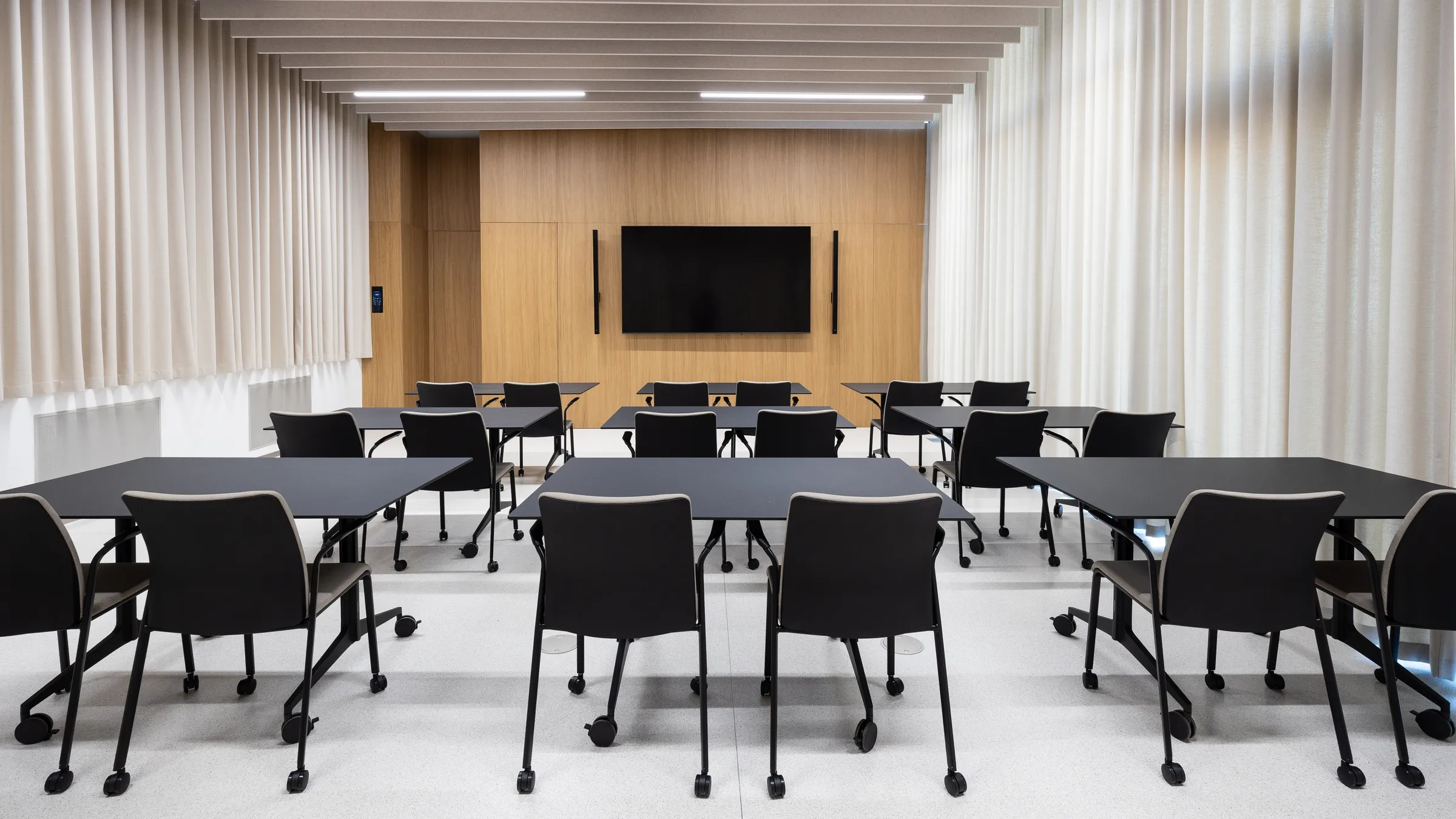 Training Room — školiaca miestnosť s LED obrazovkou